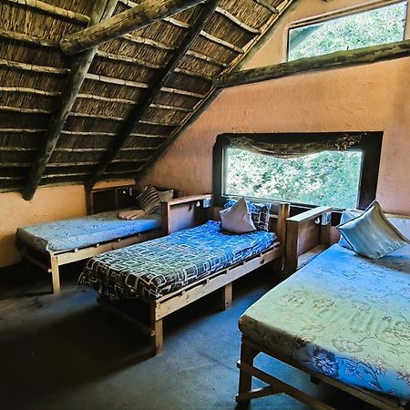 Elephant Trail Guesthouse And Backpackers Касане Экстерьер фото