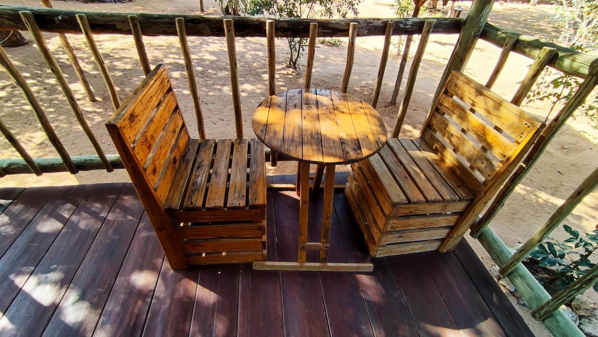 Elephant Trail Guesthouse And Backpackers Касане Номер фото